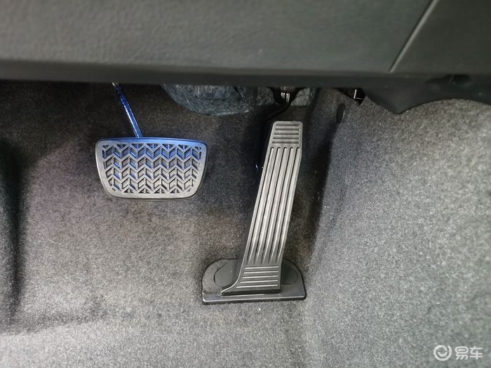 油门踏板风琴式造型,体现运动感