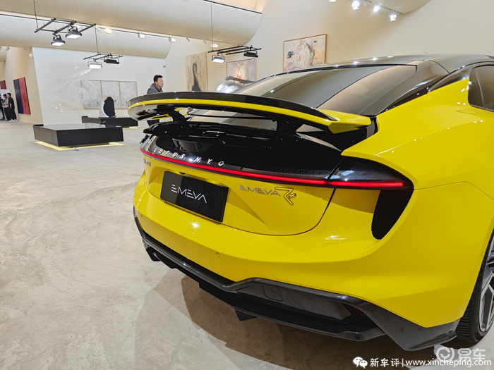 路特斯emeya是全球中最轻的灵活动力公路自行车_易车