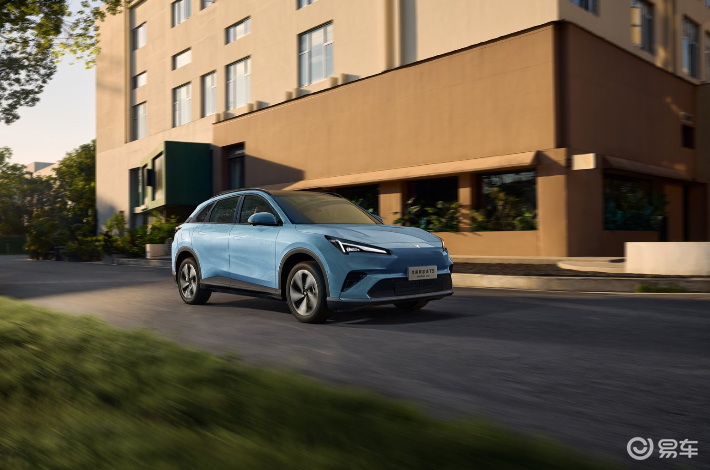 十万出头选第一台电车，埃安i60和极狐T5实测对比