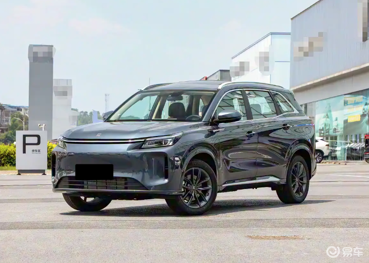 新款蓝电E5 PLUS：纯电续航230公里，配FSD悬架