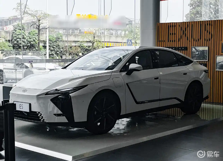 4月上市!全新雷克萨斯ES提供2.5L混动/纯电,怎么选