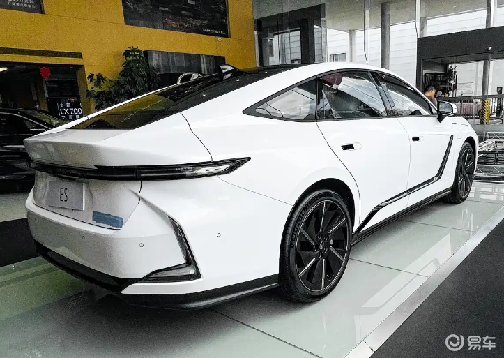 4月上市!全新雷克萨斯ES提供2.5L混动/纯电,怎么选
