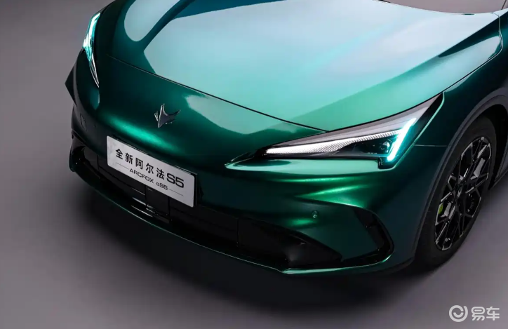 苦等两年，极狐S5终于补齐短板！新增1.5L增程