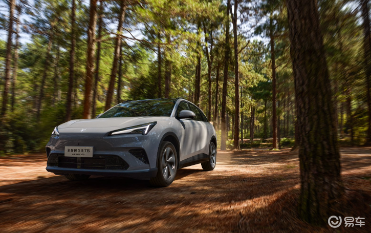 人生首车选纯电，极狐阿尔法T5比埃安i60更懂家用