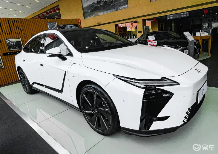 详细阅读:4月上市!全新雷克萨斯ES提供2.5L混动/纯电,怎么选 4月上市!全新雷克萨斯ES提供2.5L混动/纯电,怎么选