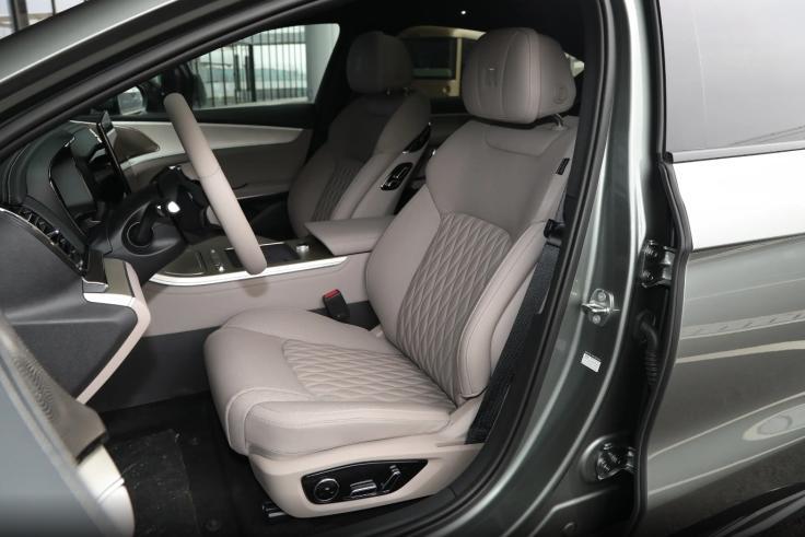 20万级新能源轿车PK，至境L7和汉DM谁的驾驶质感更棒