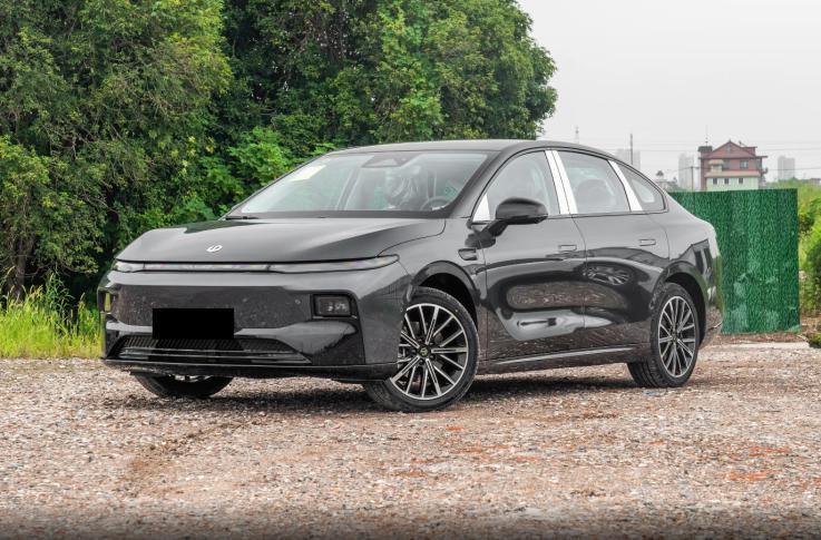 零跑B01对比小鹏MONA M03：12万级预算谁更值？