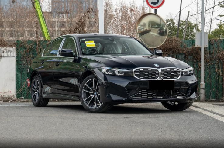 开一辆宝马3系费钱吗?通勤与高速,对比奥迪A4L谁更省