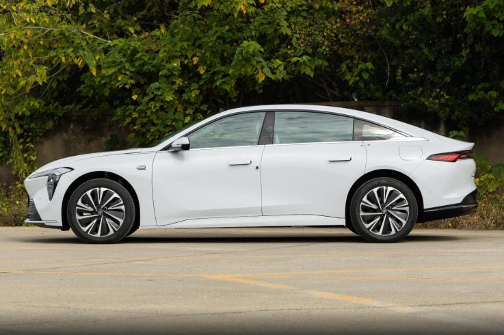 20万级新能源轿车PK，至境L7和汉DM谁的驾驶质感更棒