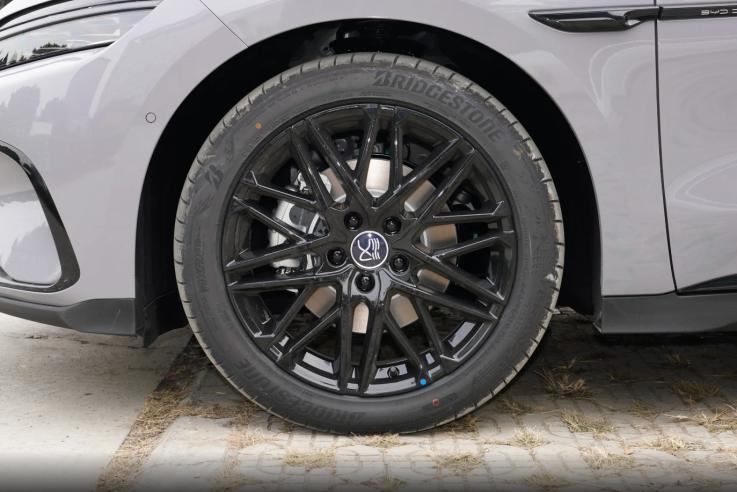 20万级新能源轿车PK，至境L7和汉DM谁的驾驶质感更棒