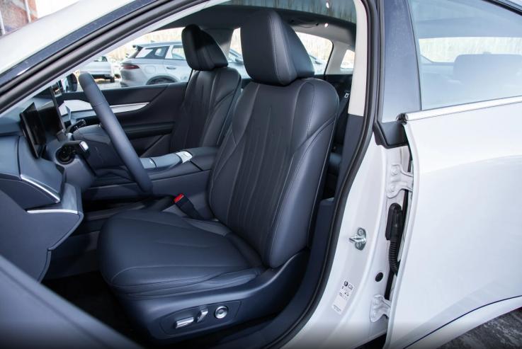 20万级新能源轿车PK，至境L7和汉DM谁的驾驶质感更棒