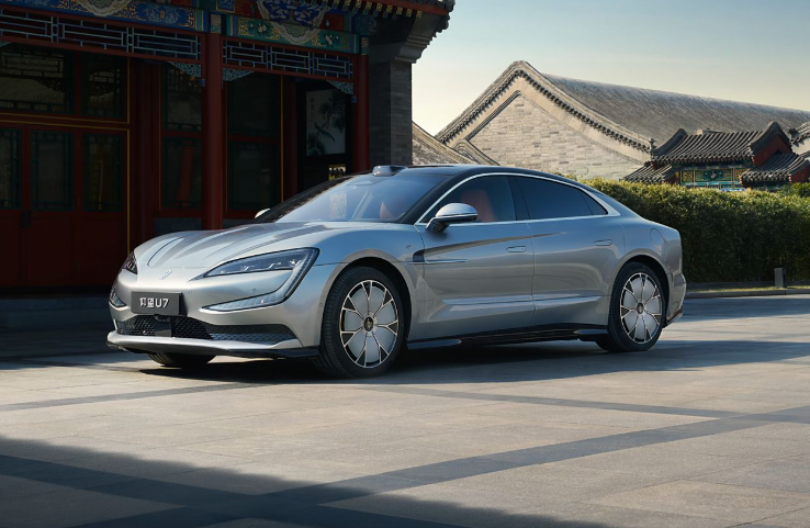 仰望 U7 与小米SU7 Ultra谁更值得选？
