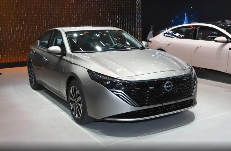 合资“大沙发”搭载鸿蒙座舱，13.99万起