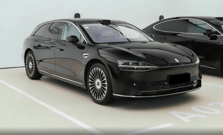 追求行政排面or运动操控 享界S9T对比这车，怎么选？