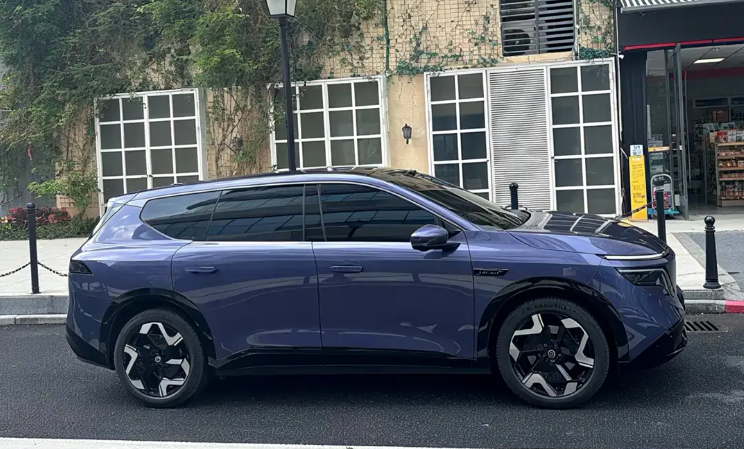 实拍日产NX8，800V架构+5C超充，轴距2917mm