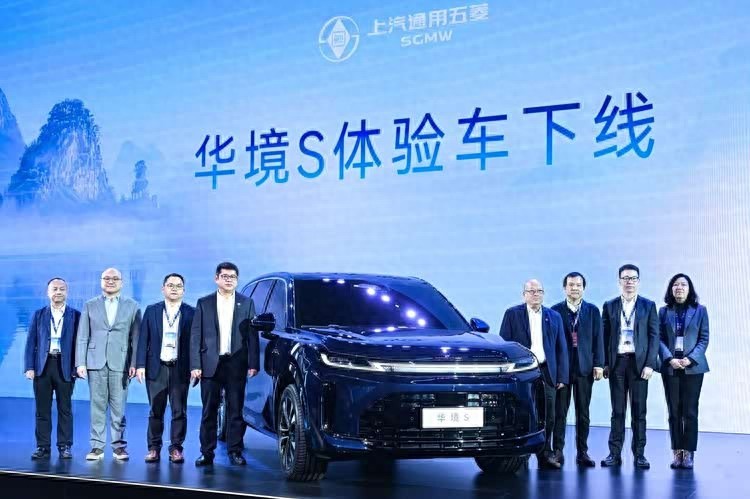 五菱造了台“豪华装修”的国民车,能成吗?