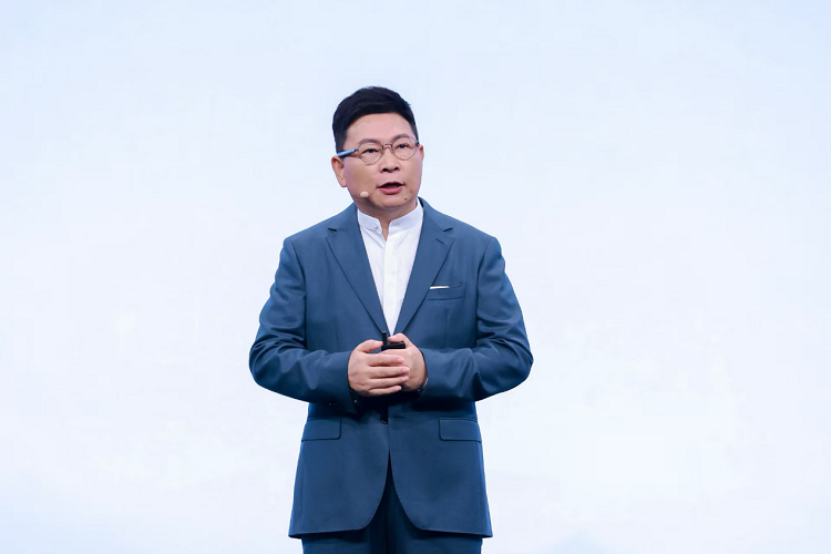 华为余承东发布华为DriveONE中文品牌“华为智擎”