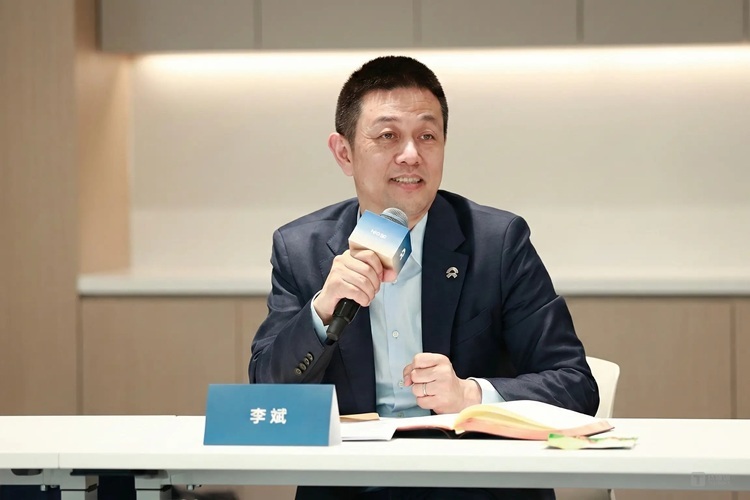 蔚来李斌又直播了？连续24小时，员工称他“不锈钢”