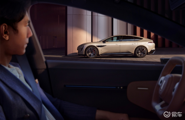 阿维塔12四激光版,华为乾崑技术引领“智美新豪华”风潮