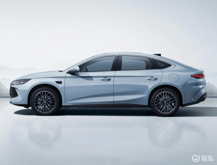 2款插混轿车横评,比亚迪秦LDM和风云A8L,谁值得入手