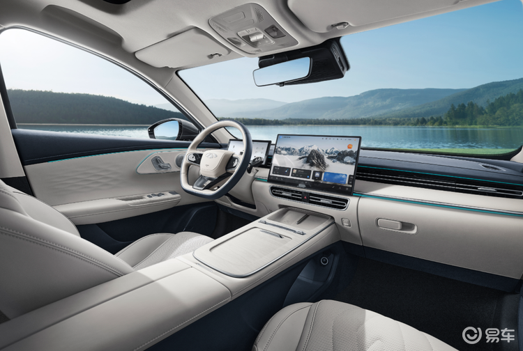 2款插混轿车横评,比亚迪秦LDM和风云A8L,谁值得入手