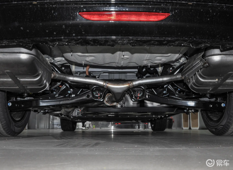 2款插混轿车横评,比亚迪秦LDM和风云A8L,谁值得入手