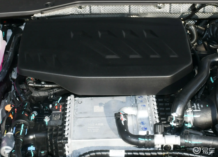 2款插混轿车横评,比亚迪秦LDM和风云A8L,谁值得入手