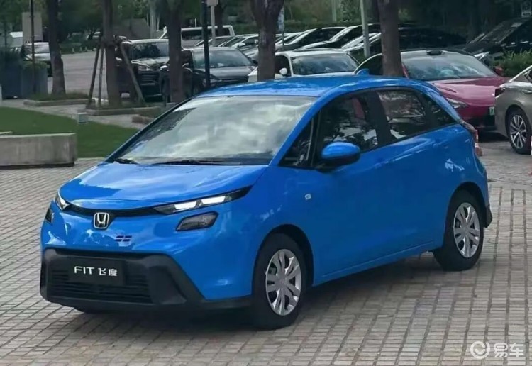 销量惨淡仍不放弃?新款本田飞度实车亮相