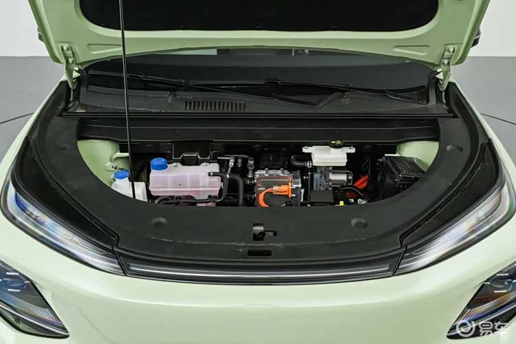 10来万都能买顶配，启源全新Q05和比亚迪元UP谁更划算