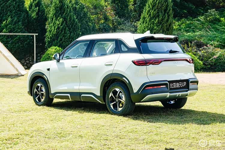 10来万都能买顶配，启源全新Q05和比亚迪元UP谁更划算