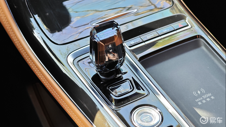 不吹不黑,实拍实测,博越L和哈弗H6L的核心差异全在这