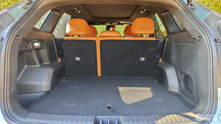 不吹不黑,实拍实测,博越L和哈弗H6L的核心差异全在这