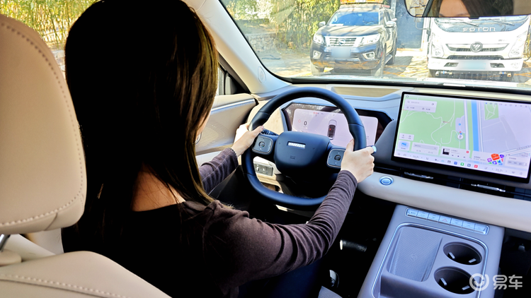 不吹不黑,实拍实测,博越L和哈弗H6L的核心差异全在这