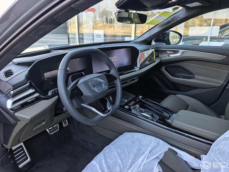 尺寸加长，可选激光雷达+空气悬架，全新奥迪A6L实车到店