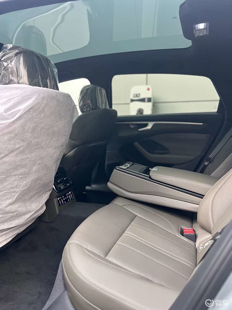 尺寸加长，可选激光雷达+空气悬架，全新奥迪A6L实车到店