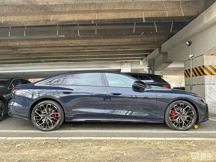 尺寸加长，可选激光雷达+空气悬架，全新奥迪A6L实车到店