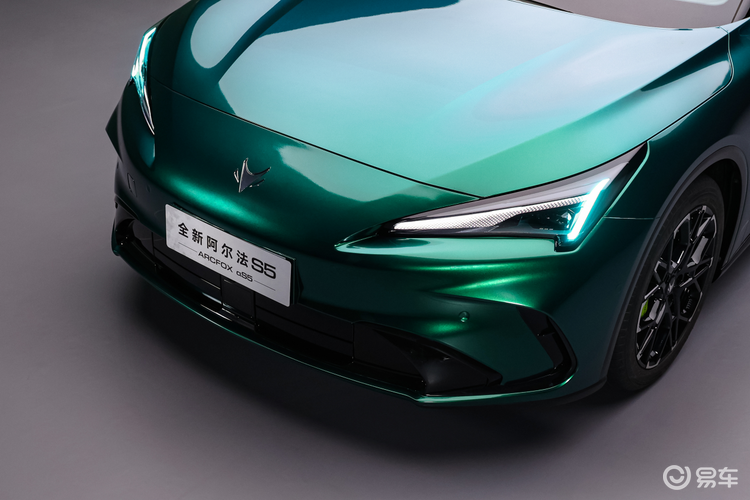 全新极狐阿尔法S5预售11.28万起，L3级技术给年轻人