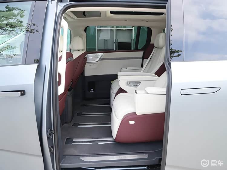 2026款小鹏X9纯电版于今日上市，全系标配800V平台