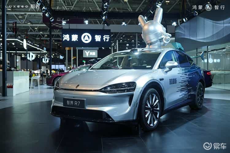 原厂改装天赋拉满 智界S7/R7潮改车型亮相深圳改装展