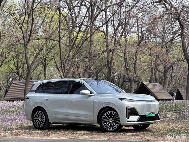 开深蓝S09春游：华为乾崑在线+庭院级豪华享受