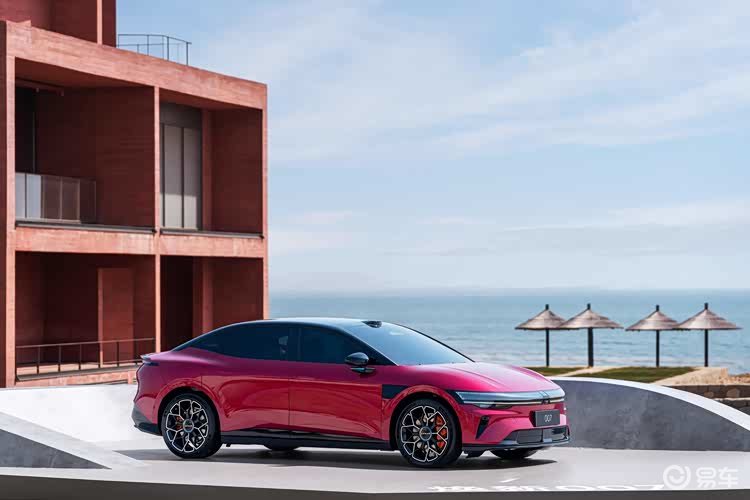 极氪又给20万级纯电轿车上了什么样的强度?