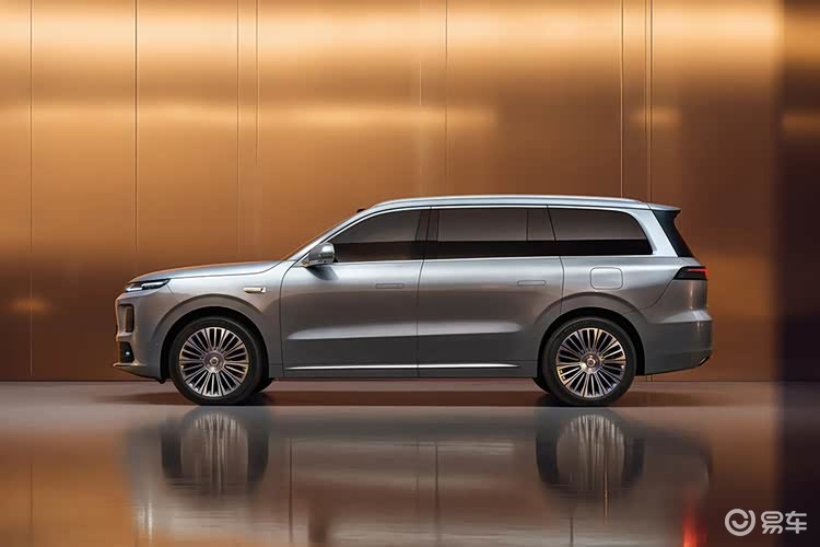 SUV 杀疯！智己 LS8 硬刚零跑 D19,直接开卷