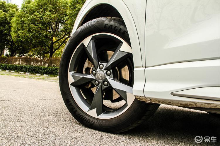 奥迪q3运动套件翼子板前脸