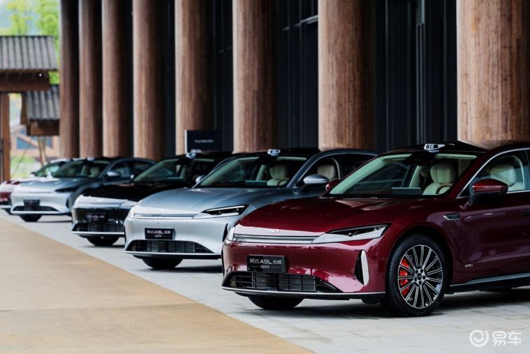 17万起的C级四驱？风云A9L光辉把智驾和豪华都卷明白了