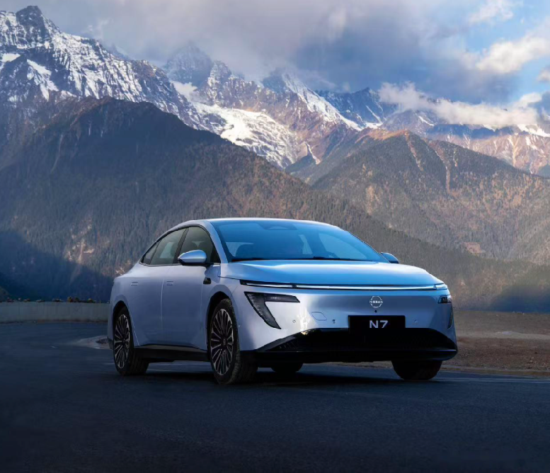 11万级中大型轿车杀疯了!日产N7 VS 吉利银河星耀8