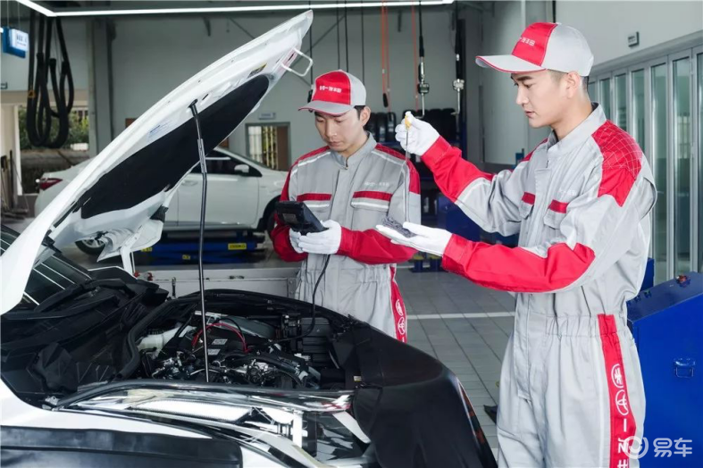 其次,一汽丰田始终秉持"专业对车,诚意待人"的售后服务理念,践行"高
