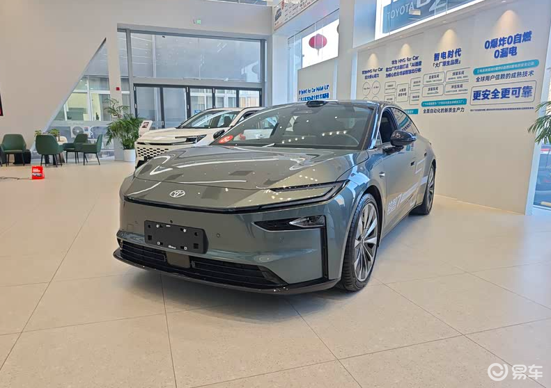 都说丰田不懂纯电？铂智7配鸿蒙座舱+空悬，20万级