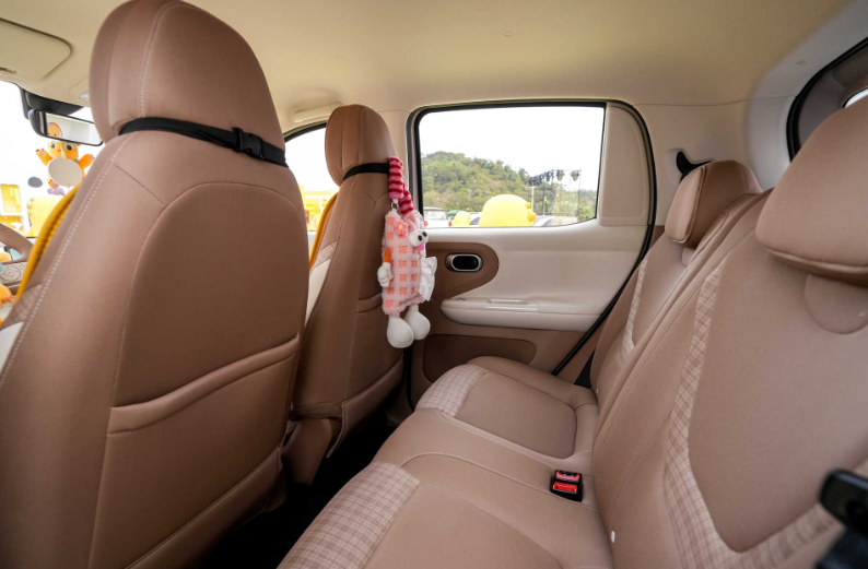 想买纯电代步车?预算5万级,第五代宏光MINIEV了解下