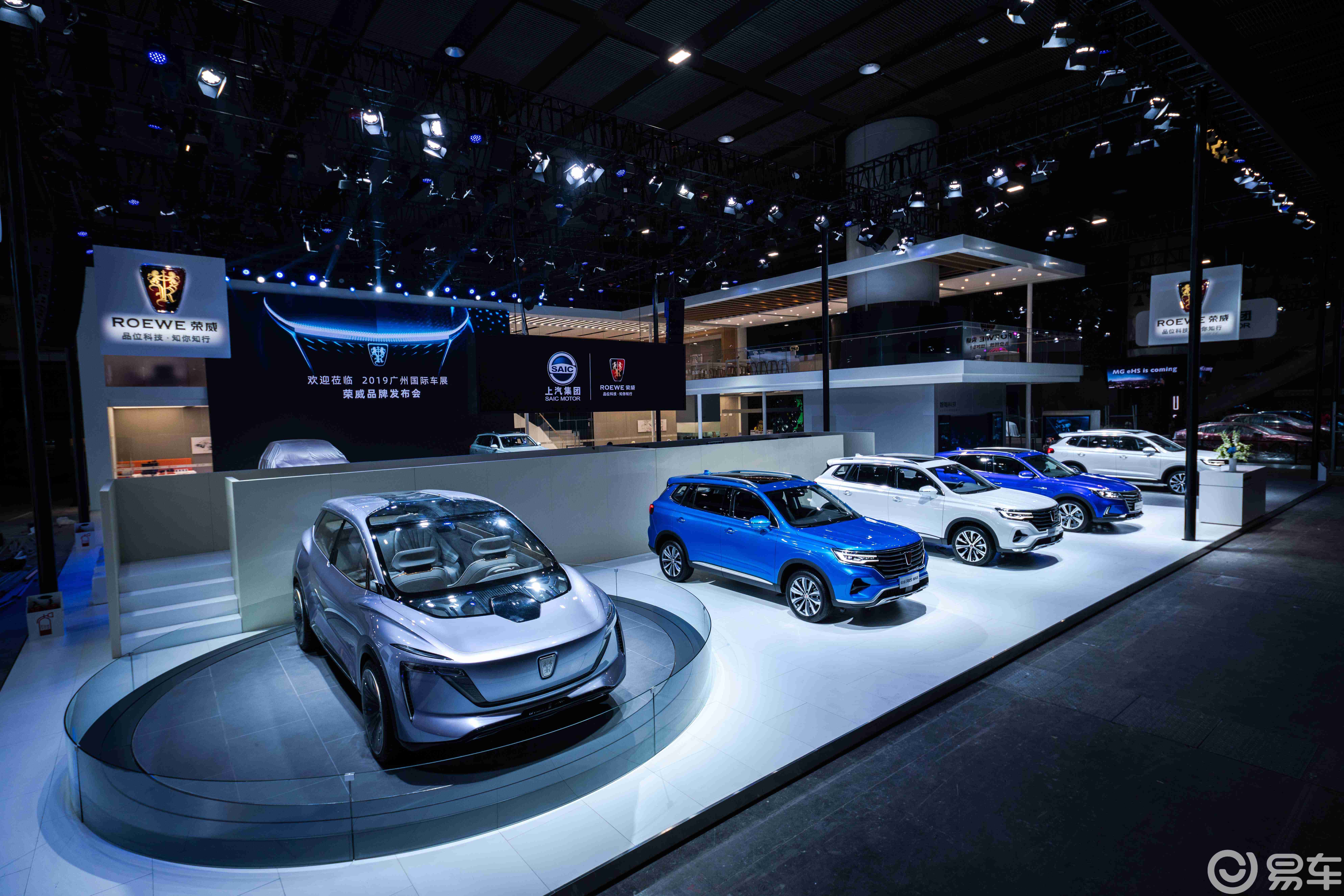 翻番   11月22日,广州车展荣威的展台上带来了插电混动车型荣威erx5