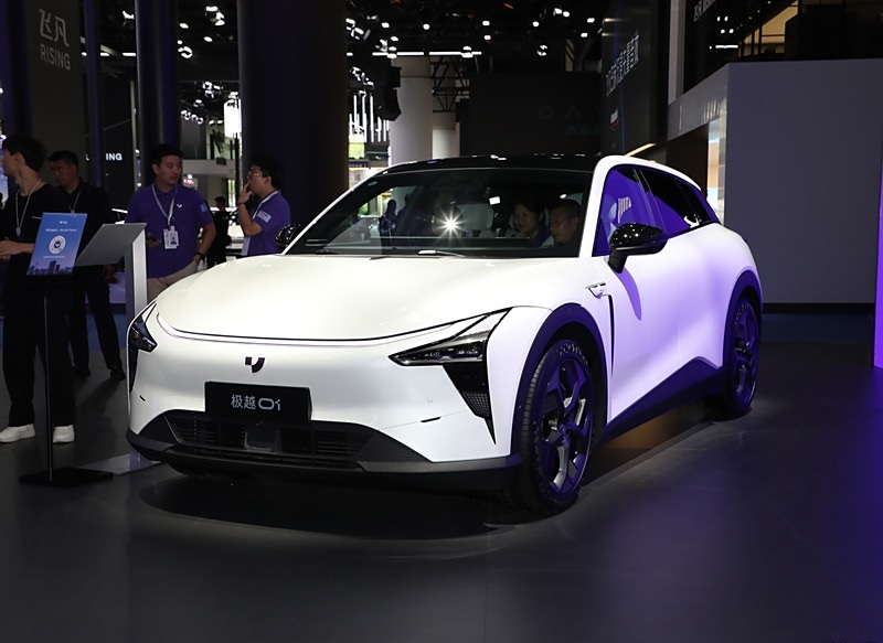 两款SUV，极越01对比阿维塔11，谁更符合年轻人审美？